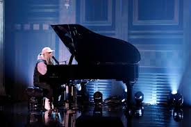 Earvin magic johnsonподлинная учетная запись @magicjohnson. Tones And I Performs Dance Monkey On The Tonight Show Starring Jimmy Fallon Pm Studio World Wide Music News
