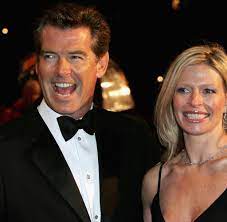 Mit brosnan hatte sie ein weiteres kind, den schauspieler sean brosnan (* 1983). Krebstod Mit 42 Brosnans Tochter Und Die Elendige Krankheit Welt