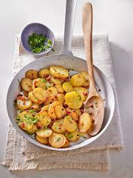 Bratkartoffeln Mit Zwiebeln Und Speck Von Cyberlady Chefkoch Bratkartoffeln Kartoffelbeilagen Bratkartoffeln Rezept