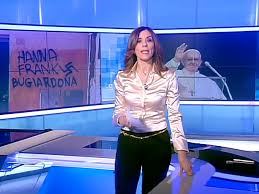 Emma d'aquino è una giornalista e conduttrice televisiva di grande successo, lei è il volto del tg1 ed è una giornalista molto amata e stimata. Emma D Aquino