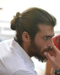 La complessità del taglio consiste solamente nel tempo di attesa, nel senso che bisogna pazientare e far crescere i capelli della lunghezza . Tendenze Capelli Uomo Primavera Estate 2019 Divaisloud