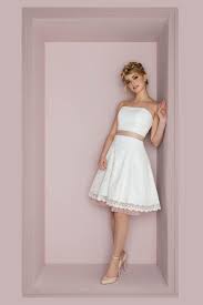 Kaufen sie hochzeitskleider übergröße jetzt zum kleinen preis online auf lightinthebox.com! Dieses Kurze Standesamtkleid Hinterlasst Langen Eindruck Unkompliziert Mit Luftigem Rock Und Mit Petticoat Hochzeitskleid Weiss Kurz Brautkleid Kurz Brautmode