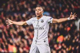He was first awarded the title after winning ligue 1 with monaco in 2017 and retained it last season. Kylian Mbappe Makes History By Winning Ligue 1 Player Of The Year And Young Player Of The Year