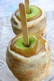 Apple Pie Caramel Apple The Girl Who Ate Everything Recipe Apple Recipes Eat Dessert Food