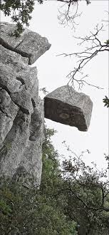 Floating stone. : r/GlitchInTheMatrix