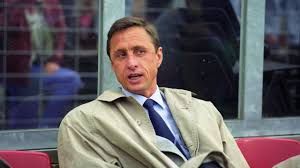 Netherlands footballing great johan cruyff has died of cancer aged 68. Ø°ÙƒØ±Ù‰ Ø±Ø­ÙŠÙ„Ù‡ ÙƒØ±ÙˆÙŠÙ ØµØ§Ù†Ø¹ Ø§Ù„Ù†Ù‡Ø¶Ø© Ø§Ù„Ù‡ÙˆÙ„Ù†Ø¯ÙŠØ© ÙˆÙ…Ø®ØªØ±Ø¹ Ø§Ù„ØªÙŠÙƒÙ‰ ØªØ§ÙƒØ§ Ø§Ù„ÙŠÙˆÙ… Ø§Ù„Ø³Ø§Ø¨Ø¹