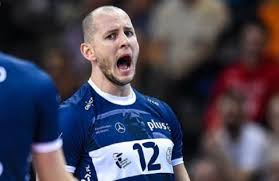 Jun 09, 2021 · bartosz bielenia odebrał w parlamencie europejskim nagrodę dla filmu boże ciało. Worldofvolley Pol M Bartosz Kurek Out For Two Weeks