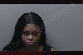 Deanna Everett's Instagram, Twitter & Facebook