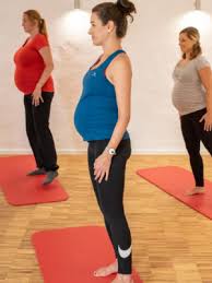 Generell gilt, gymnastik in der schwangerschaft ist kein muss. Schwangerschafts Gymnastik Mama Baby Raum
