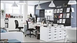 Oldukça geniş bir yaş aralığına hitap eden ürünlerin seçiminde gençlerin kişisel özelliklerini kolayca yansıtabilecekleri ürünler öne çıkıyor. Ikea Ofis Dekorasyon Ornekleri 2020