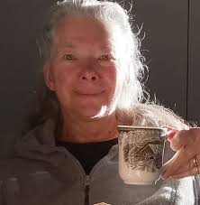 Who is a recommended luthier in the Comox Valley for acoustic guitar setup?