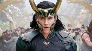 Славься, о сын лаувейи, шрамоустый, небесный странник, сын великанов! Erstes Loki Poster Liefert Wichtige Hinweise Zur Mcu Ruckkehr Der Beliebten Figur Kino De