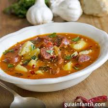 Las patatas a la riojana, o patatas con chorizo, son un primer plato típico y originario de la rioja, aunque su consumo se ha extendido a las regiones cercanas. Patatas A La Riojana Receta Espanola Para Ninos