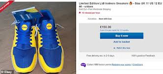Shoes maakt gebruik van cookies om uw gebruikservaring te optimaliseren en te personaliseren. Shopper Splashes Out 3 100 On A Bundle Of Lidl Branded Socks And Trainers Daily Mail Online