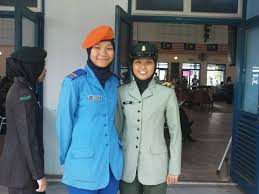 The sultan salahuddin abdul aziz was the one who thought of building the mosque, but had workers build it for him. Facebook