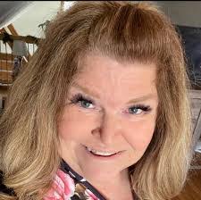 Lori Trout's Instagram, Twitter & Facebook