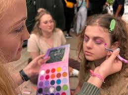 Chelsey Daugherty's Instagram, Twitter & Facebook