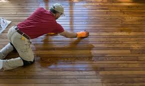 Jenis lantai kayu solid untuk melapisi lantai tersedia dalam berbagai motif dan warna yang dapat disesuaikan dengan tema ruangan. Apa Itu Lantai Kayu Parket Kenali Jenis Dan Cara Merawatnya