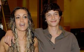 Maria do céu guerra não acompanhou o crescimento dos filhos, quando estes ainda eram crianças, porque estava no início da sua carreira. Diogo Guerra Filho De Rita Guerra Cresceu E Tornou Se Sex Symbol Portugues Nova Gente