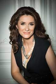 Angela similea și iuliana tudor noapte fată cu cercei de smoală la o dată n viaţă. Iuliana Tudor Wiki Bio