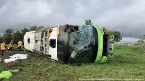 Finden sie hier informationen zu verbindungen, preisen und mehr. Dozens Injured In France Flixbus Bus Crash News Dw 03 11 2019