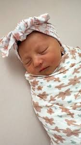 She’s a little piece of magic 💫, -, Bienvenida a casa mi Isabelita 💝🥹,  -, No quiero que acabe nunca esta burbuja rosa llena de amor 🙏🏼