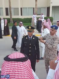 تعزيز الدعم اللوجستى للأطقم الطبية المدنية عبر إمكانات متعددة تتمتع بها القوات العسكرية دون قصرها على أبناء المؤسسة العسكرية فقط في تجسيد مباشر لقيم التفاني والإخلاص والولاء التي تتسم بها القوات العسكرية السعودية. Ø¨Ø§Ù„ØµÙˆØ± Ø§Ù„Ø£Ù…ÙŠØ± Ù…ØªØ¹Ø¨ Ø¨Ù† Ø¹Ø¨Ø¯Ø§Ù„Ù„Ù‡ ÙŠØ±Ø¹Ù‰ Ø­ÙÙ„ ØªØ®Ø±ÙŠØ¬ Ø§Ù„Ø¯ÙØ¹ØªÙŠÙ† 28 Ùˆ33 Ù…Ù† ÙƒÙ„ÙŠØ© Ø§Ù„Ù…Ù„Ùƒ Ø®Ø§Ù„Ø¯ Ø§Ù„Ø¹Ø³ÙƒØ±ÙŠØ© ØµØ­ÙŠÙØ© ØµØ¯Ù‰ Ø§Ù„Ø§Ù„ÙƒØªØ±ÙˆÙ†ÙŠØ©