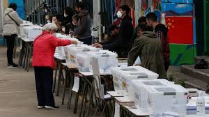 Horarios para votar según el último dígito de tu dni la onpe propuso la opción de voto escalonado para tener un orden y evitar aglomeraciones en centros de votación para las. Elecciones Municipales Servel 2021 Horario De Votacion Y En Que Locales Puedo Votar As Chile