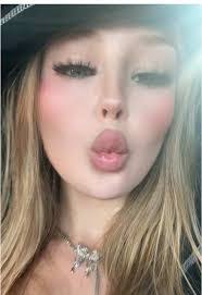 Natalia Queen's Instagram, Twitter & Facebook