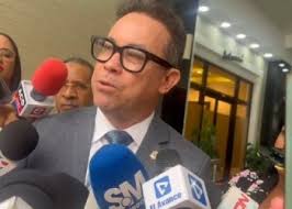 Vocero de los diputados del PRM pide cambios de funcionarios para dar  nuevos brío al Gobierno