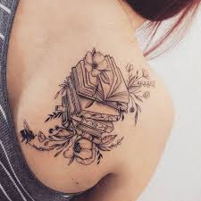 105 Buchertattoos Fur Den Ultimativen Leser Tattoo Ideen Tattoo Buch Tatowierungen