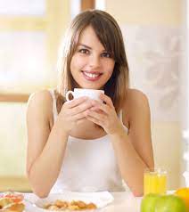 The number of calories you should eat at dinner depends on your total daily calorie needs, as well as how much you eat at other meals. Top 26 Easy And Healthy Breakfast For Teens