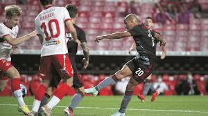 He spent the better part of his professional career in portugal, amassing primeira liga totals of 176 matches and 86 goals over six seasons, representing mainly braga and benfica and winning six major titles with the latter club, notably the treble in 2014 Otuvnaazrhubgm