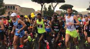 Peters square as pope francis might be taking the sunday morning mass. Maratona Di Roma In 10mila Sotto La Pioggia Raggi E Un Successo