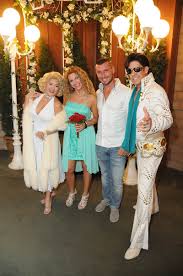 Plusieurs options las vegas est connu pour ses chapelles de mariage. Hollywood Starlett Themed Wedding Package
