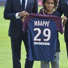 Mbappe reportedly makes decision on his future & 4 big stories you might've missed. Mbappes Kleiner Bruder Startet Durch Eurosport