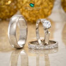 Argollas En Oro Blanco Con Cristales De Swarovski Cristal De Swarovski Anillos De Boda Anillos De Compromiso