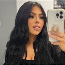 Emilee Scott's Instagram, Twitter & Facebook