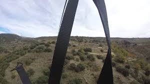 En este video se puede ver el proceso de montaje de una tirolina simple, con los nudos de instalación y tensado. Tirolina De Bayarcal On Board B Natural Sport Youtube