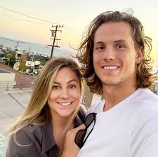 Shawn Johnson remembers miscarriage as she preps for first child