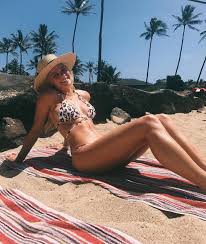 According to our records, she has no children. Kelli Goss Picture