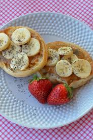 English Muffin With Peanut Butter Banana And Chia Seeds Recipe In 2020 Nutritious Breakfast Peanutbutter Smoothie Recipes Peanut Butter Banana Sandwich