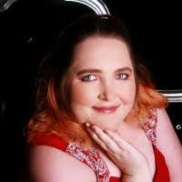 Diane Collette's Instagram, Twitter & Facebook