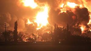 Kilang pertamina balongan terbakar diduga karena tersambar petir, ini kata polisi. Wpxw0g6wrjcl4m