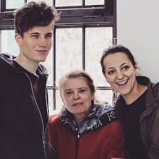Facebook dává lidem příležitost sdílet a dělá tak svět otevřenější a. Galerie Herec Z Ordinace Daniel Krejcik Tvrdi Stropnicky Je Muj Milenec Foto 1 Blesk Cz