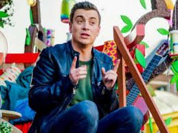 & dat bewees hij in steracteur sterartiest hij werd 4de en al snel kwam zijn allereerste single jij bent van mij. Niels Destadsbader Zeer Openhartig Over Zijn Seksleven Geen Lief Maar Ik Los Het Zo Op Showbizz 24