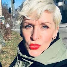 Karin Snell's Instagram, Twitter & Facebook