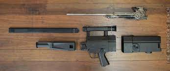 It uses caseless ammunition which is a rarity among firearms. Kraut Space Magic Das H K G11 Von Innen Spartanat