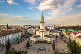 In ucraina, al 1º gennaio, 2017, vi erano 460 città (in ucraino: Il Centro Storico Della Citta Di Ivano Frankivsk Ucraina Foto Premium
