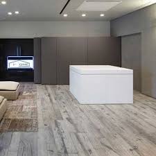 Açık renk parke renkleri arasında beyaz, süt beyaz, gri tonları, beyaz kırık gir karışımı, ağaç desenleri ile beyaz rengin harmanlanmış renkleri seçebilirsiniz. Parke Zemin Kaplama Ornekleri Ve Ic Mimar Tavsiyeleri Evde Mimar